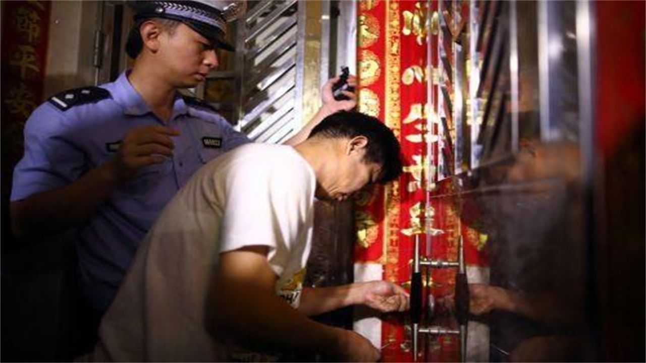 赫章县请开锁师傅开了锁后，师傅为什么一般都不进门，就算主人请也不进去？